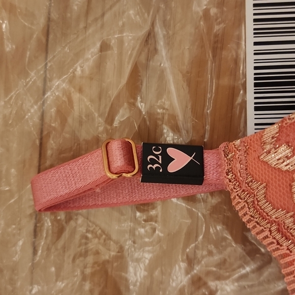 [New with Tags] Victoria's Secret Dream Angels Push-up Bra - Picture 4 of 8